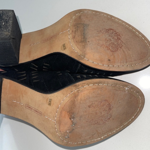 VINCE CUMUTO Tarita Cutout Perforated Lace Up Heeled Sandals Black Peep Toe 8.5 - Picture 4 of 5